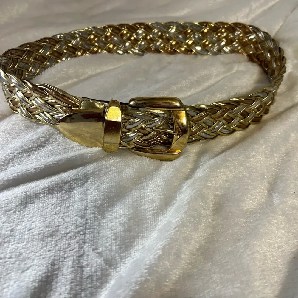 Vintage women’s S/M gold and silver‎ metallic belt. 70s 80s retro look.